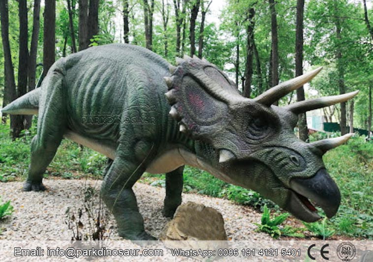 Modelo de dinosaurio de tamaño natural exacto
